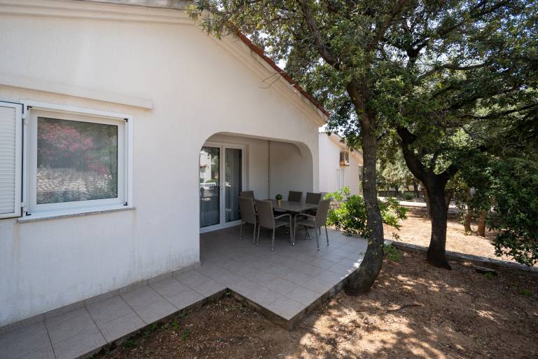 Two bedroom apartment with terrace Mandre, Pag (A-16836-b) in Novalja