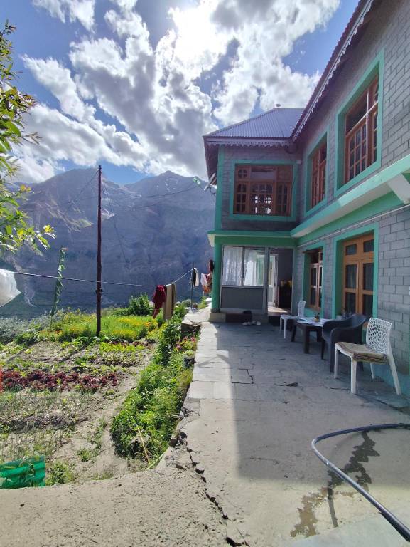 Apartment with jacuzzi, garden & patio | Suitable for remote work | Pet-friendly in Spiti