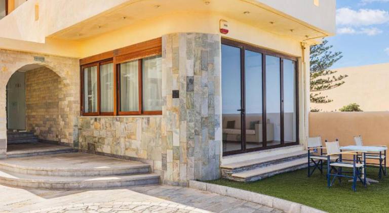 Niros Beachfront Aparthotel — photo 5