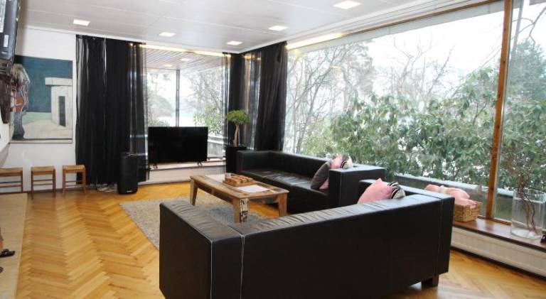 Villa with jacuzzi — photo 3