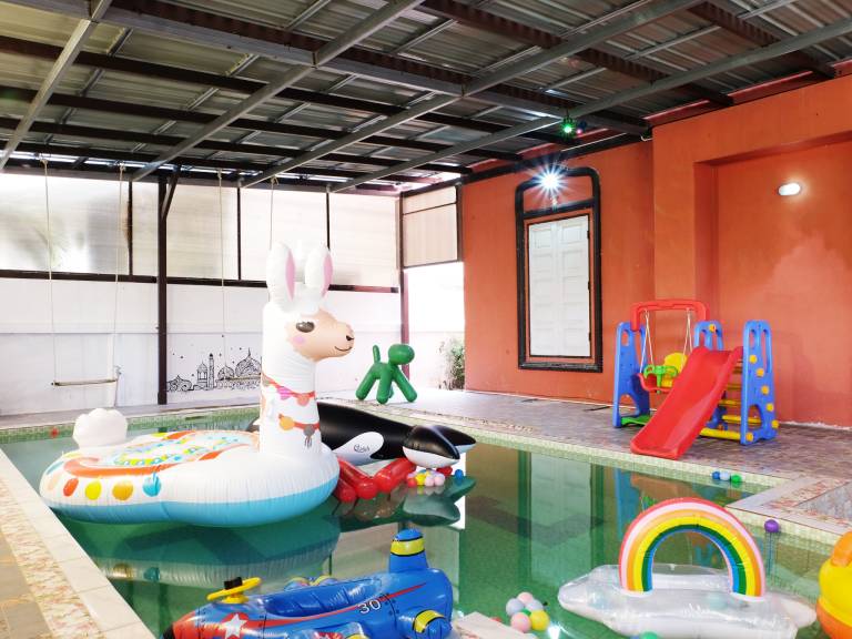 House with barbeque & pool | Good for workation | Pet-friendly in Phetchaburi