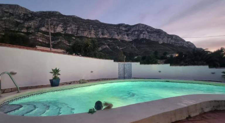 House with pool | Pets are welcome — photo 3