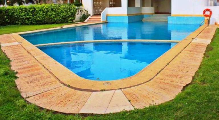 Apartment with garden & pool in Portimão