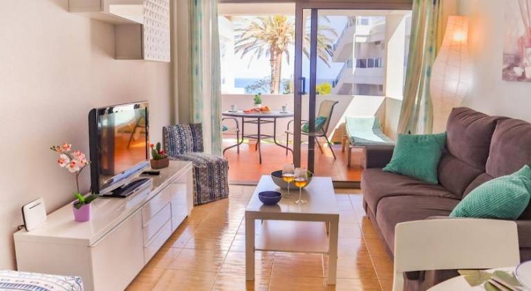 Holiday apartment with pool | Close to the beach | Pets allowed in San Bartolomé de Tirajana