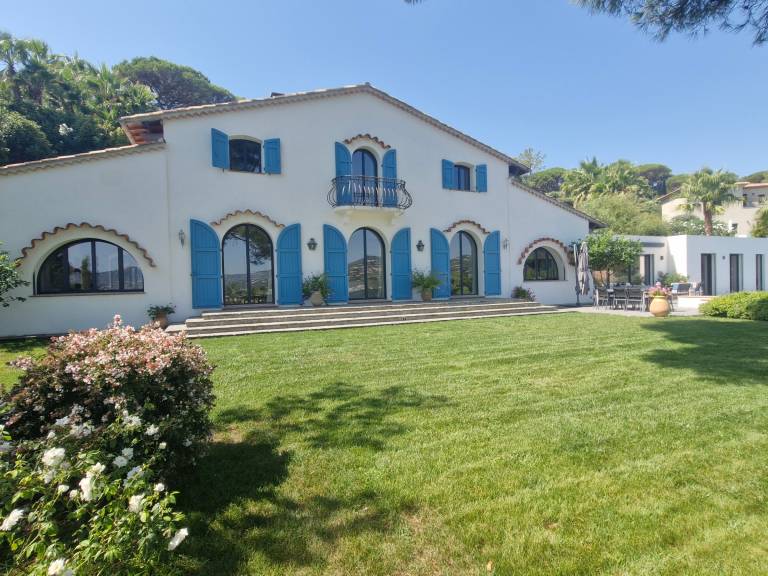 Fully equipped pleasant villa with yard & private pool | Next to the beach | Dogs allowed — photo 2
