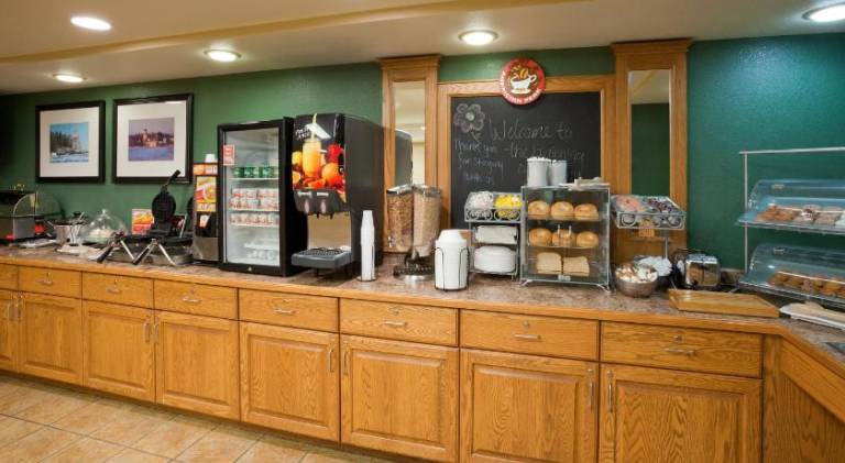 AmericInn by Wyndham Wetmore Munising — photo 4
