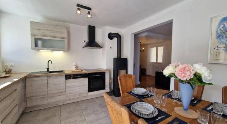 Fully equipped vacation home with grill, yard & terrace | Perfect for remote work | Pet-friendly — photo 2
