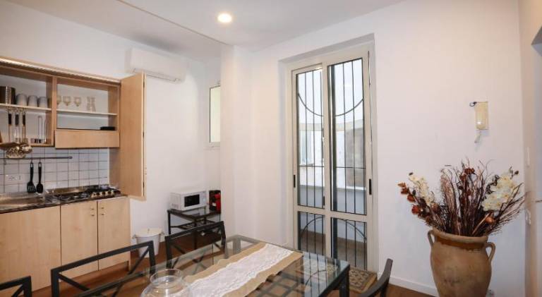 Apartment with hot tub — photo 4