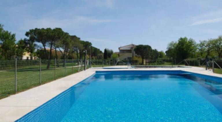 Vacation home with yard, private pool & terrace — photo 2
