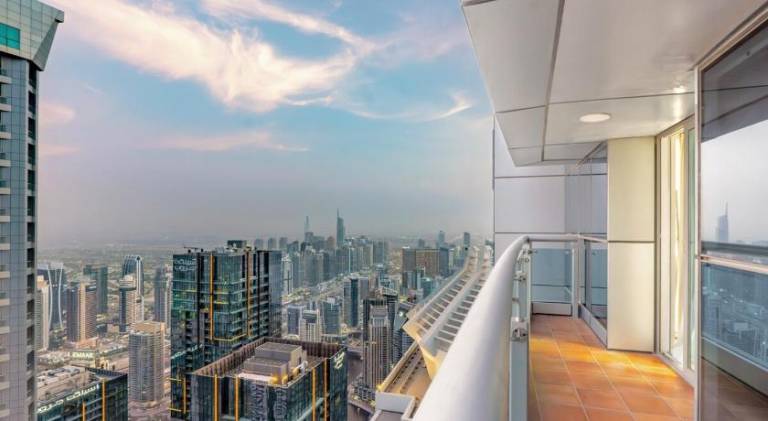Fully equipped spacious holiday apartment with terrace, private pool & hot tub | Next to the beach | Pet-friendly in Abu Dhabi