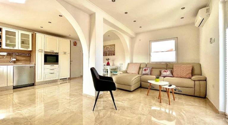 Rental apartment with private pool — photo 3