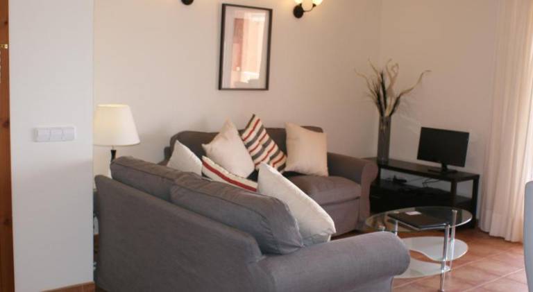 Rental apartment with private pool & patio — photo 2