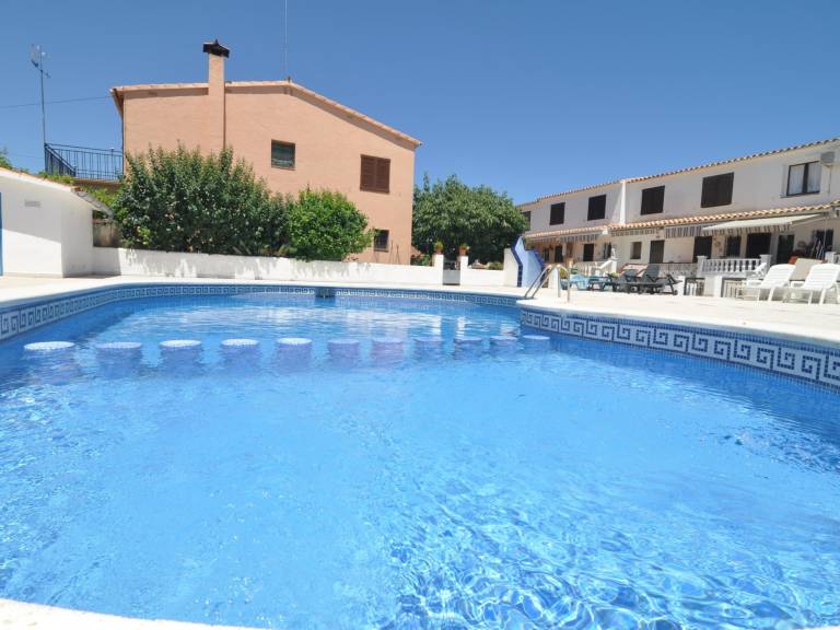 House with community pool near the beach in L'Escala — photo 2