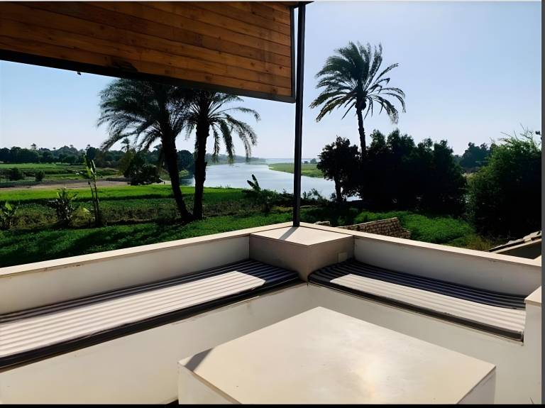 Villa with barbeque, pool & garden | Water view — photo 3