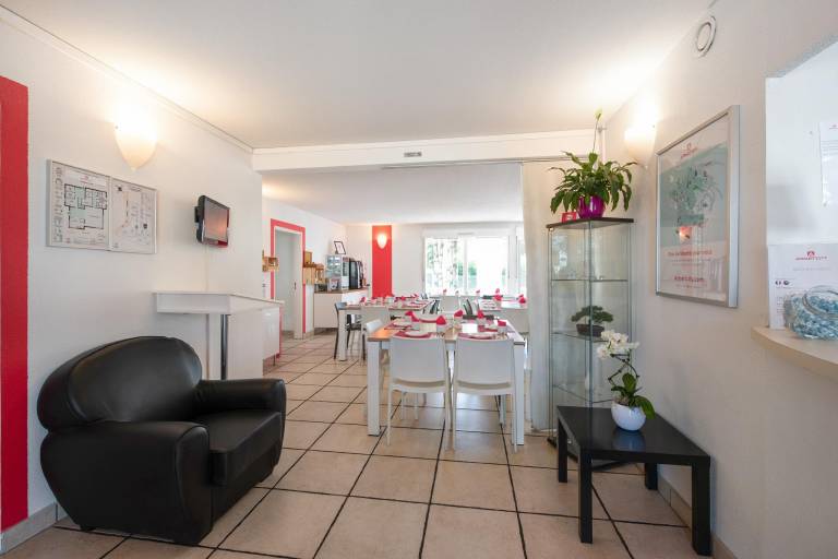 Pleasant serviced apartment with terrace & yard | Perfect for remote work | Pets are welcome — photo 4