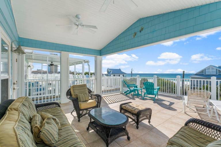 Big vacation home with patio | Beach nearby | Dogs allowed in Panama City