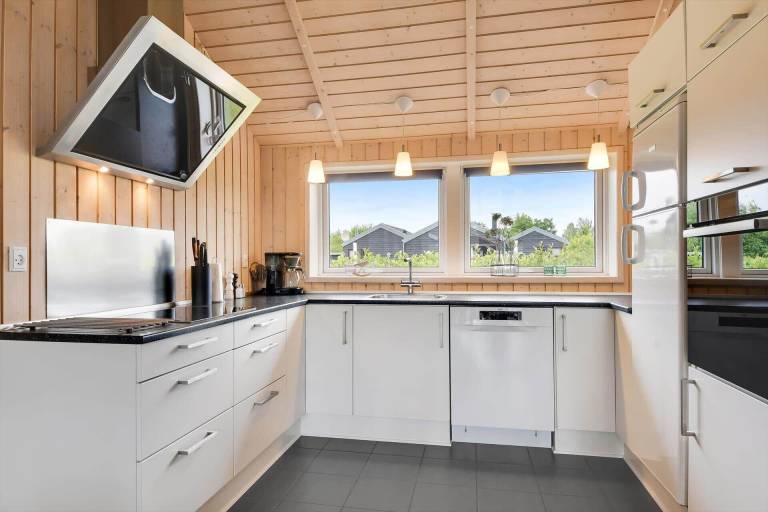 Family-oriented vacation home with BBQ, patio & yard | Pets are welcome — photo 4