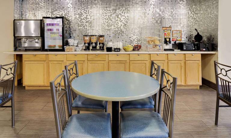 Microtel Inn & Suites by Wyndham Madison East — photo 2