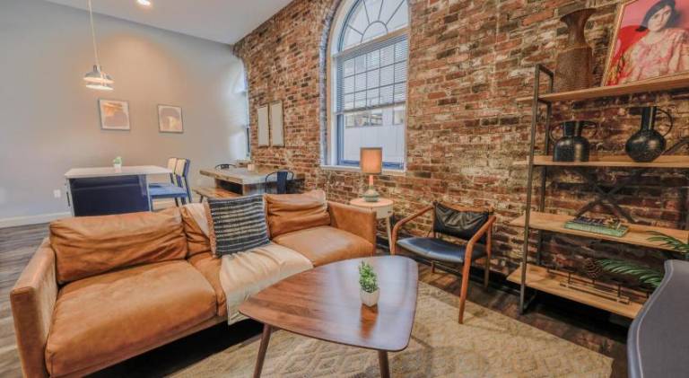 4 Bed 2 Bath 200mbps Internet Luxury Keyless Entry — photo 3