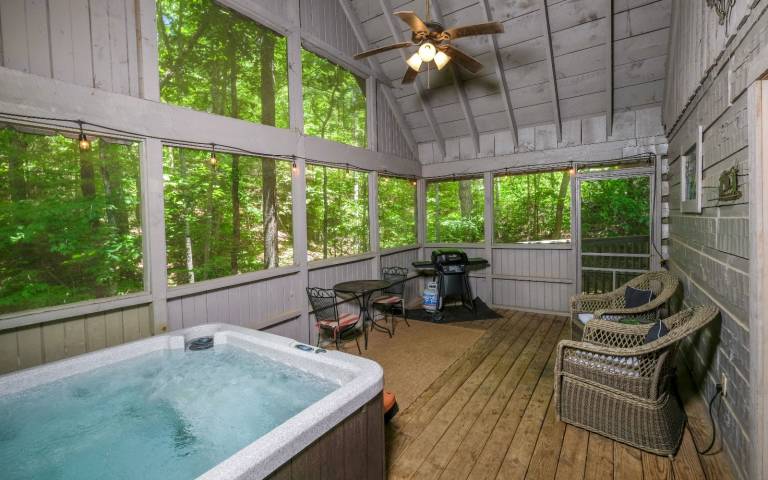 Relax Year-Round in Your Private Screened-In Hot Tub Retreat - A Secret Romance in Sevierville, TN