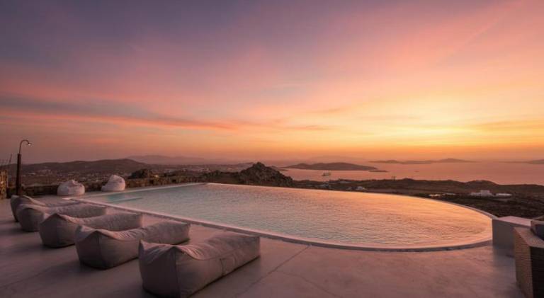 Villa with patio, garden & private pool in Mykonos