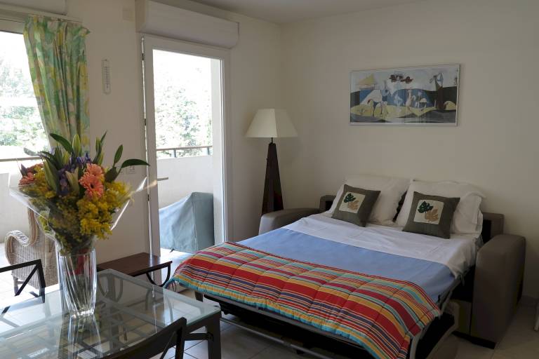 Holiday apartment with patio & private pool | Pets allowed — photo 2