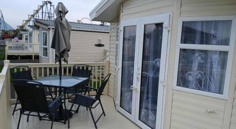 Seascape - caravan next to Fantasy Island Ingoldmells, 2 dogs max - East Coast Holidays in Skegness