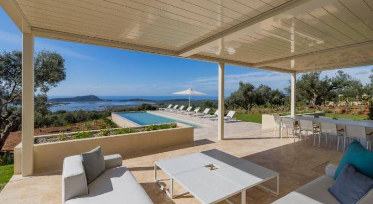 Villa with barbecue, private pool & yard — photo 3