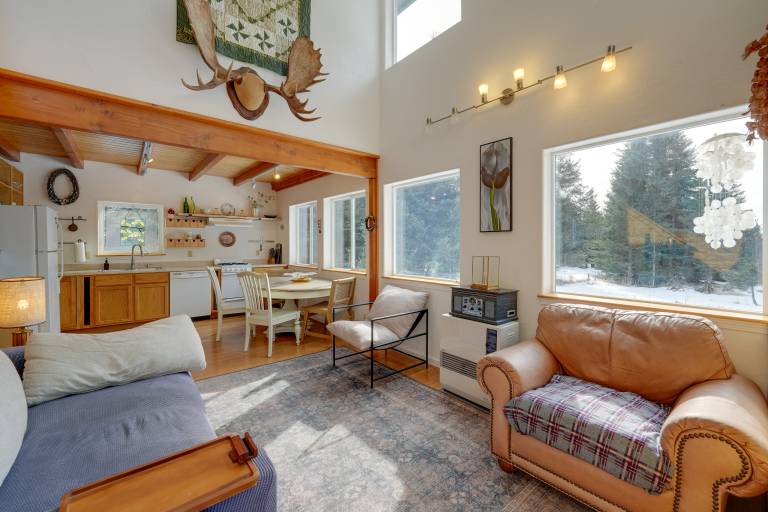 Bring Your Pets! Secluded Homer Escape w/ Deck in Kenai, AK