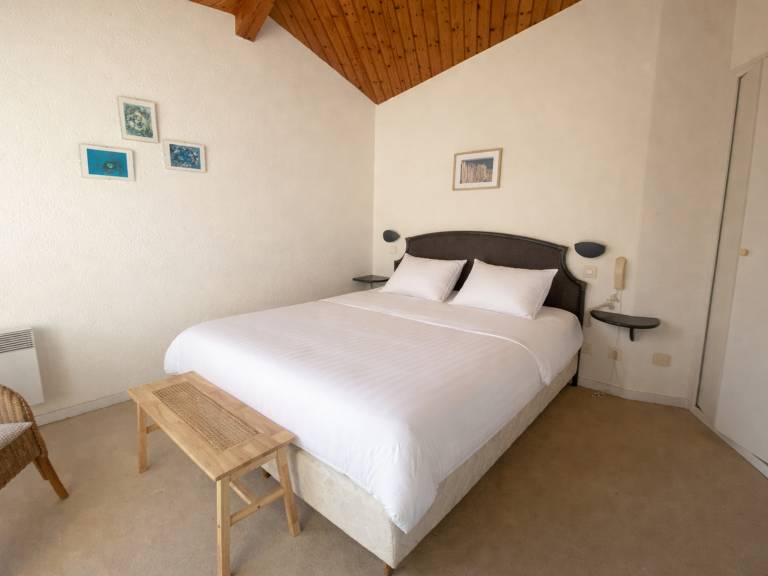 Stunning Villa Near Beach with WiFi, Garden, Terrace, Parking, Pet-Friendly — photo 4