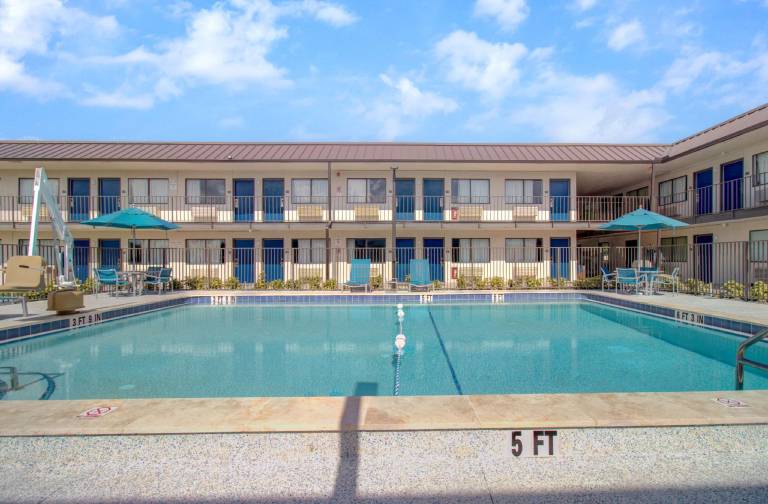 Motel 6 Venice, FL — photo 2