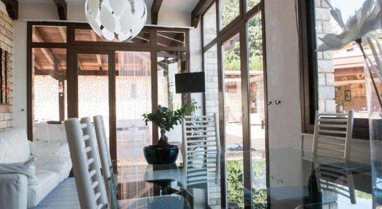 Villa with pool & hot tub — photo 4