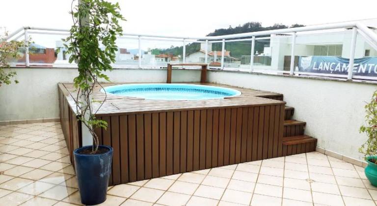 Apartment with pool — photo 4