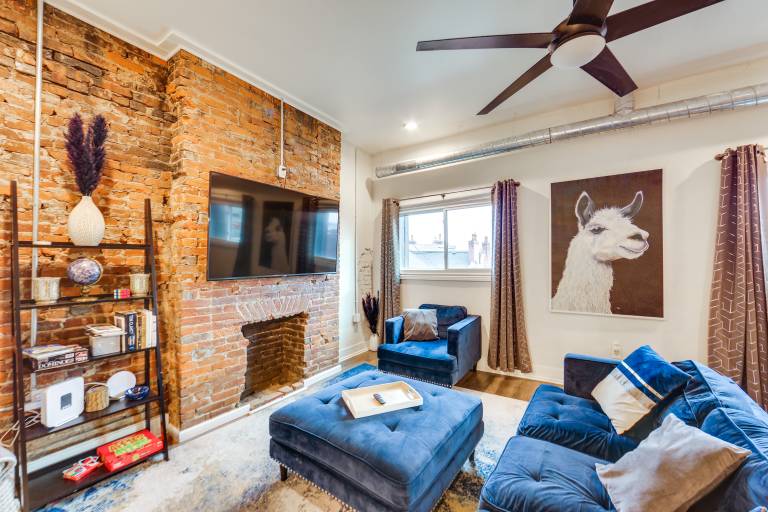 Townhome 1 Mi to Downtown Pittsburgh & Stage AE