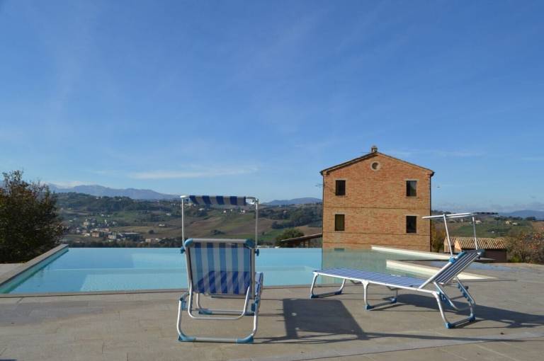 Villa  Loro Piceno