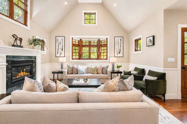 Spacious Designer 3BR Victorian with AC Hot Tub in Aspen, CO