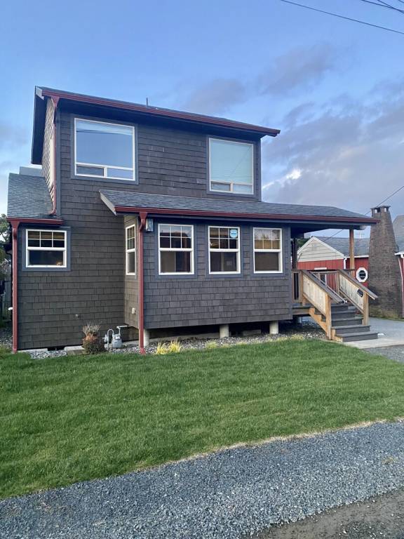 Children-friendly big house with yard & terrace | Beach nearby | Pet-friendly in Seaside, OR