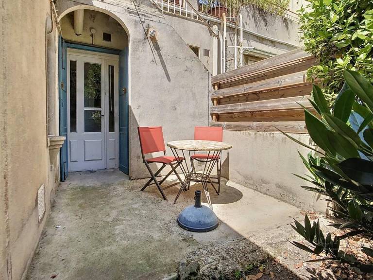 House with yard — photo 3