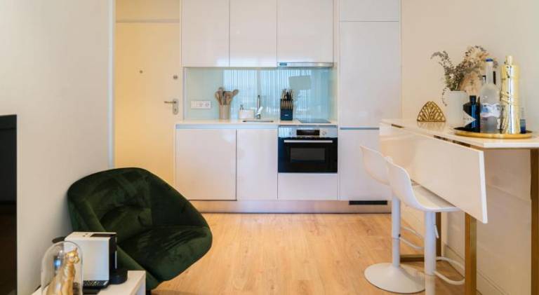 Fully equipped holiday apartment with patio, pool & yard | Pet-friendly — photo 3