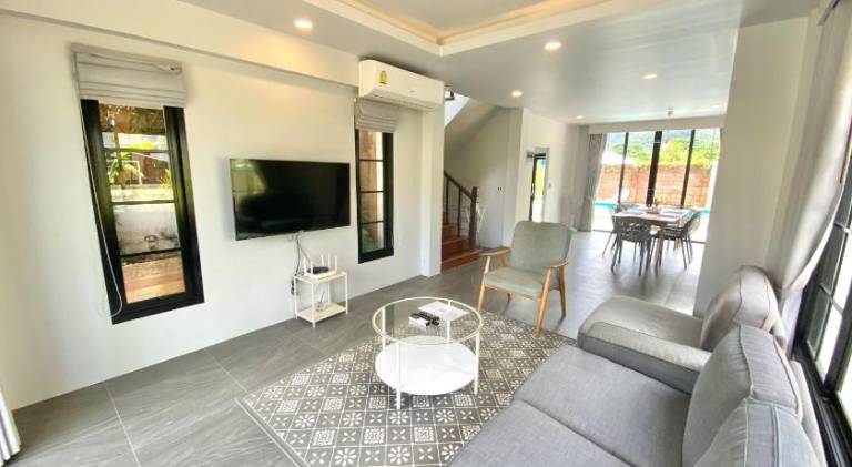 Holiday apartment with private pool, terrace & garden — photo 2