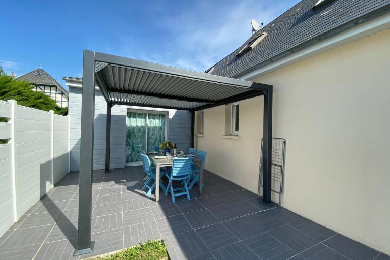 Vacation home with terrace & garden — photo 2