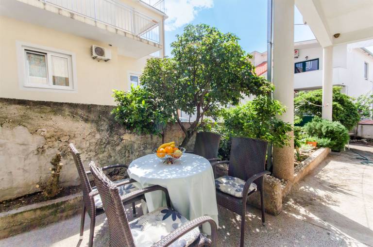Wonderful rental apartment with barbeque & terrace | Garden view | Beach nearby | Pets allowed in Brela