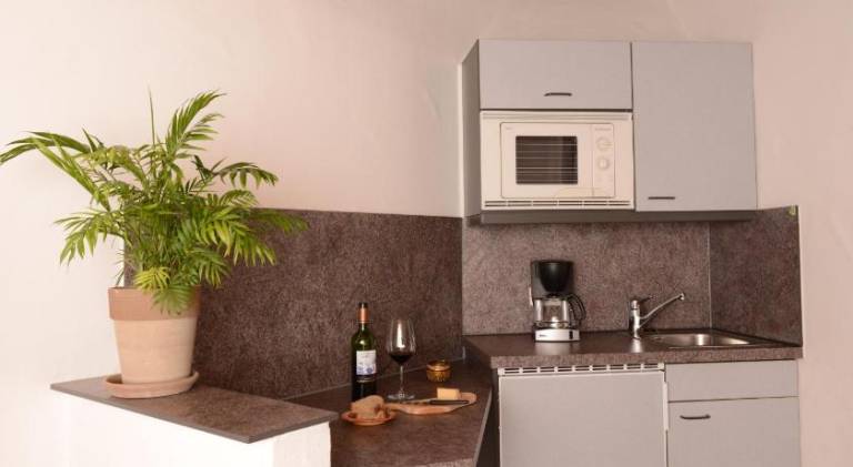 Serviced apartment with terrace & yard | Suitable for remote work — photo 4