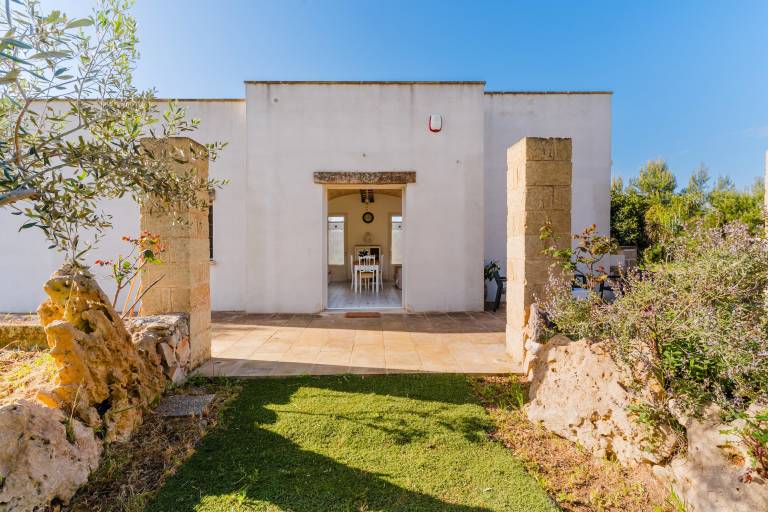 Villa 'Dimora Balu'' with Sea View, Wi-Fi and Air Conditioning — photo 2