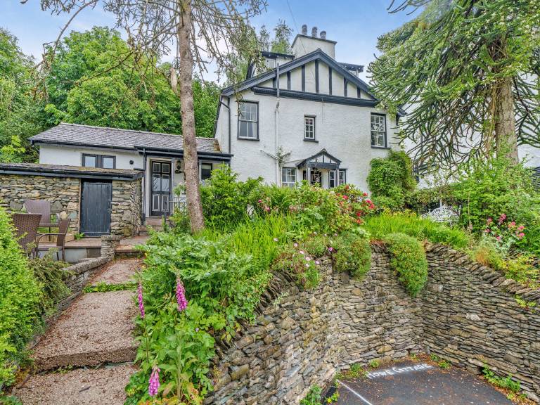 Cottage with garden & terrace in Windermere