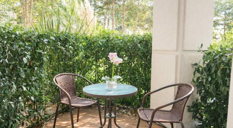 Holiday apartment with pool & hot tub in Burgas