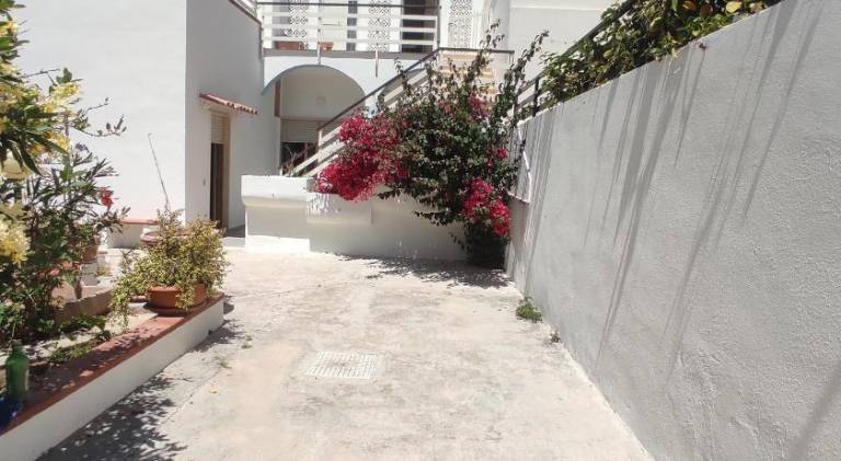 Vacation home with 3 rooms for 6 persons in Ugento