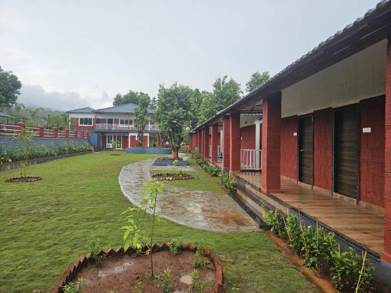 Aranyagiri Farmstay Resort in Jaoli