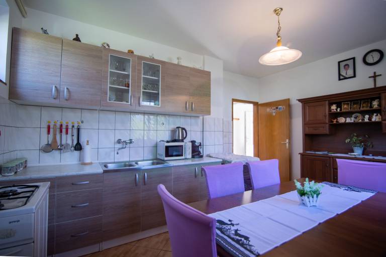 Vacation home with BBQ & yard | Pet-friendly — photo 2