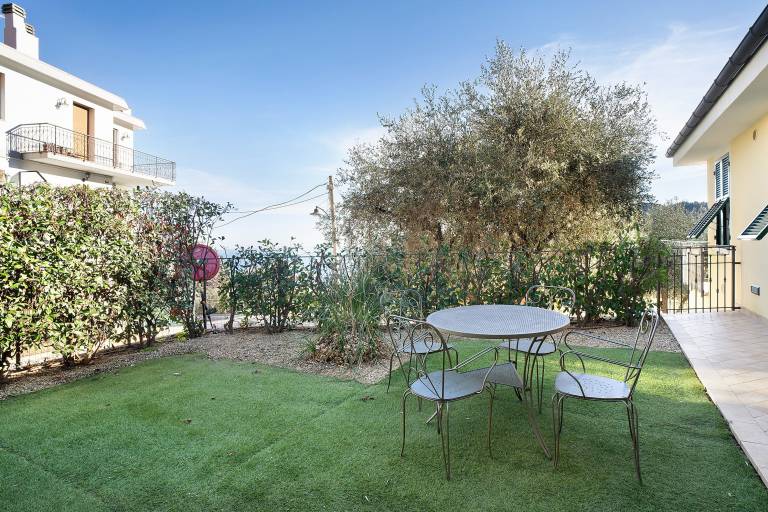 Holiday Apartment "La Taggiasca" with Sea View, Private Garden & Wi-Fi — photo 5